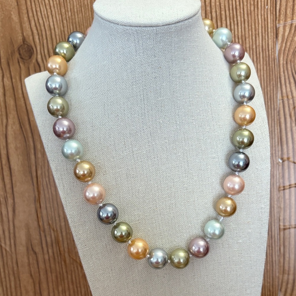 Kenneth Jay Lane KJL 2009 Inaugural First Lady Faux Pearl Pastel Necklace 14mm
